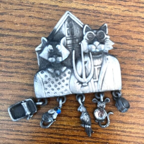 American Gothic Cat Brooch - Picture 1 of 4